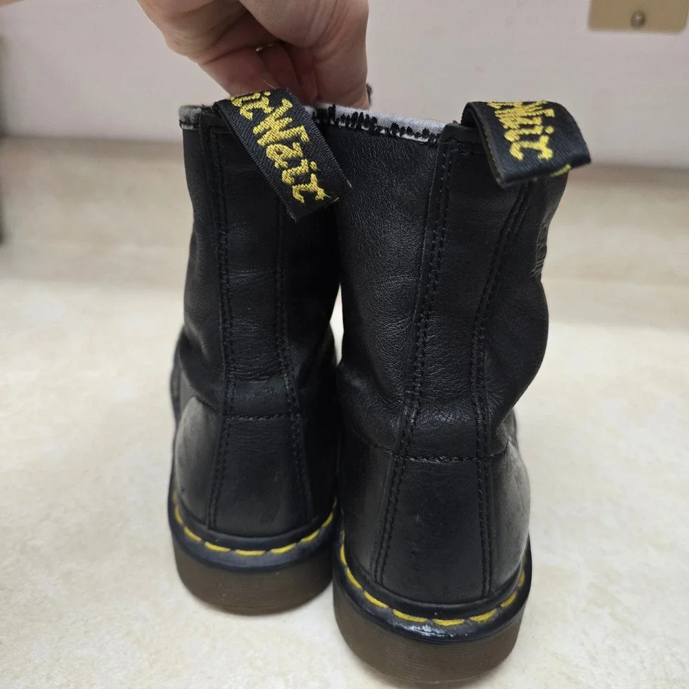 Dr. Martens 1460 Black Leather 8 Eye Lace Up Combat Boots Mens 8‎ Womens 9 EU 41